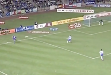 Video danh thủ: Pha căng ngang thành bàn không tưởng của Roberto Carlos